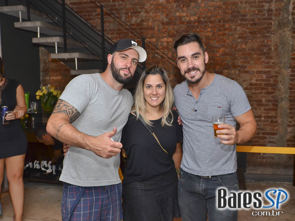 NaMadá Bar inaugurou na Vila Madalena com banda Balanço Mariah e DJ Harlen Barreto nas pick-ups NaMadá Bar inaugurou na Vila Madalena com banda Balanço Mariah e DJ Harlen Barreto nas pick-ups