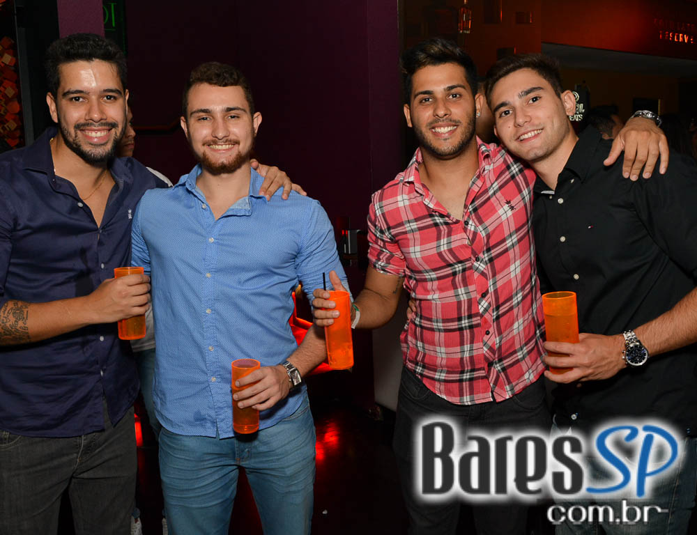 Nego do Borel e MC Bola comandaram o Baile do Patrão na Brooks SP Nego do Borel e MC Bola comandaram o Baile do Patrão na Brooks SP