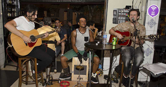 Daniel Oper anima o sábado ao som de muito pop rock no Bar Providência
