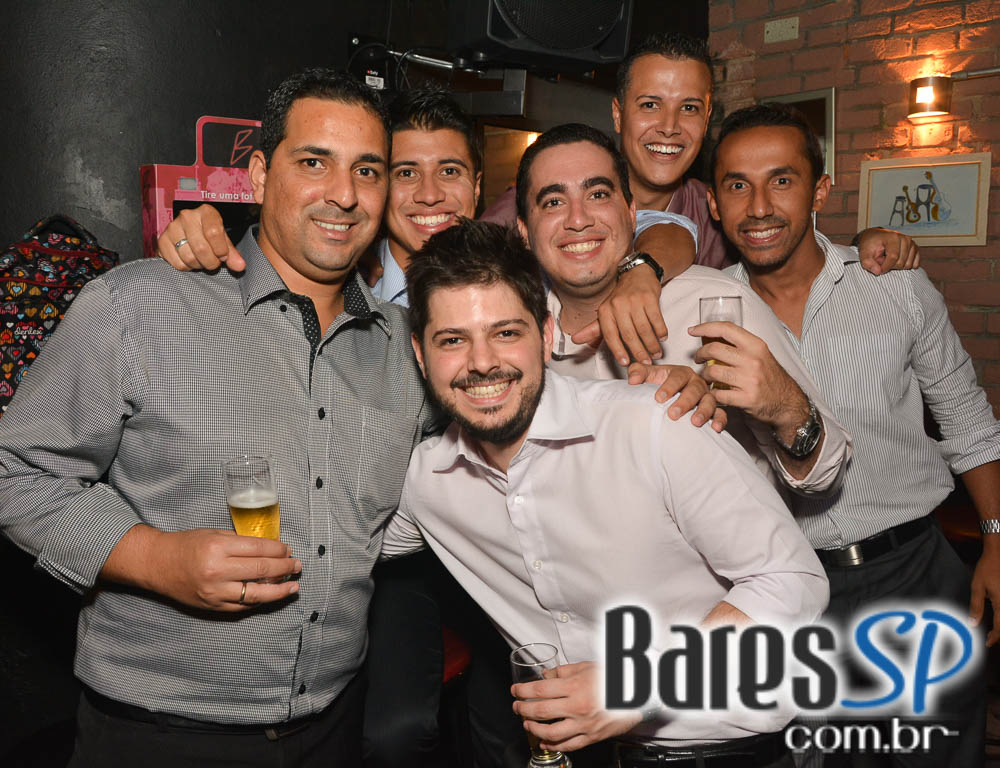 Banda B Jams animou a Festa de Aniversário do Paulo B. no B Music Bar Banda B Jams animou a Festa de Aniversário do Paulo B. no B Music Bar