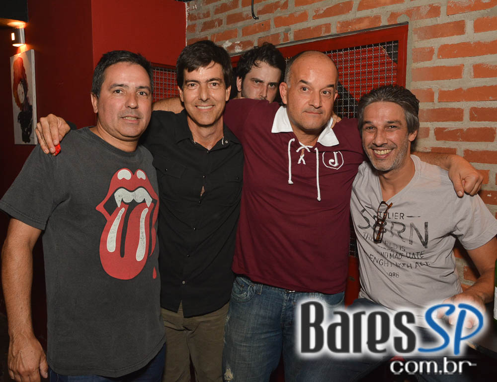 Banda B Jams animou a Festa de Aniversário do Paulo B. no B Music Bar Banda B Jams animou a Festa de Aniversário do Paulo B. no B Music Bar