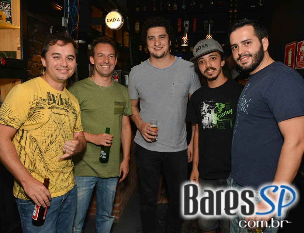 Banda B Jams animou a Festa de Aniversário do Paulo B. no B Music Bar Banda B Jams animou a Festa de Aniversário do Paulo B. no B Music Bar