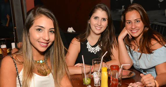 Grupo Devaneio e Fernando Ferracini agitaram o sábado no Éclair