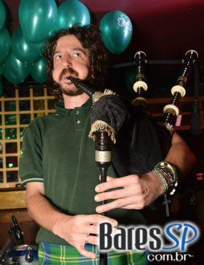 Bandas VIH e Piper animaram a festa de St. Patrick's Day no Republic Pub