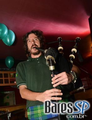 Bandas VIH e Piper animaram a festa de St. Patrick's Day no Republic Pub