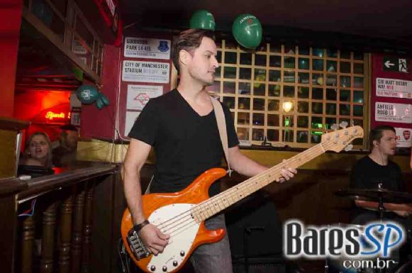 Republic Pub recebeu bandas Vih e Bubbles com clássicos do rock neste sábado - St. Patricks Week