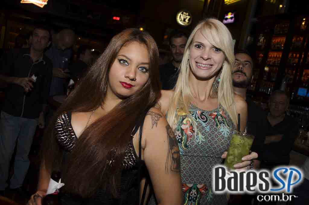 Rolls Rock se apresentou com os grandes clássicos do rock no Bar Charles Edward Rolls Rock se apresentou com os grandes clássicos do rock no Bar Charles Edward