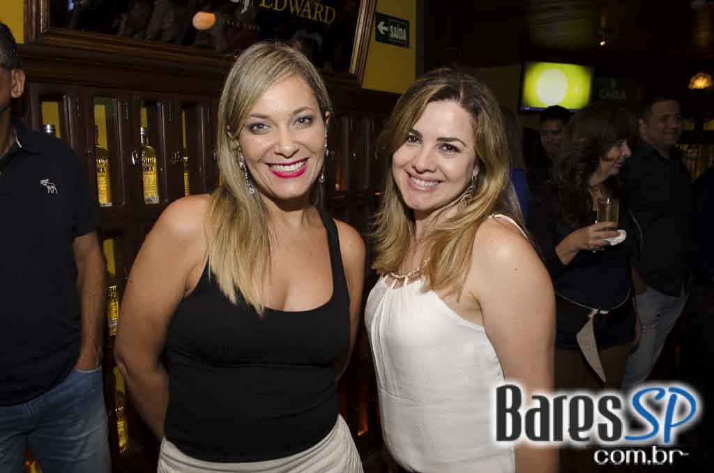 Rolls Rock se apresentou com os grandes clássicos do rock no Bar Charles Edward Rolls Rock se apresentou com os grandes clássicos do rock no Bar Charles Edward