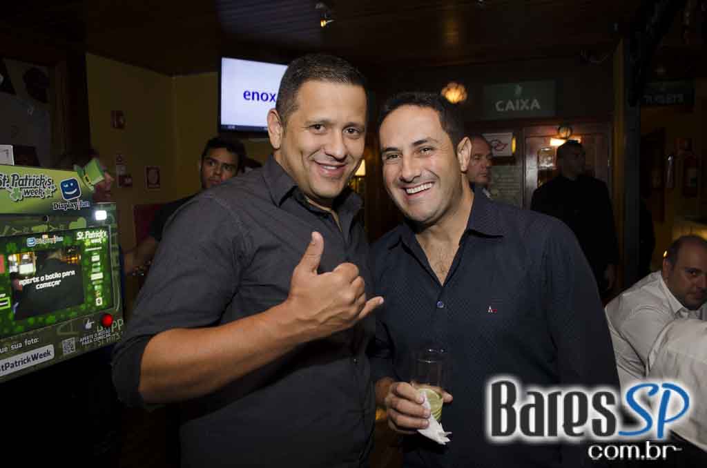 Rolls Rock se apresentou com os grandes clássicos do rock no Bar Charles Edward Rolls Rock se apresentou com os grandes clássicos do rock no Bar Charles Edward