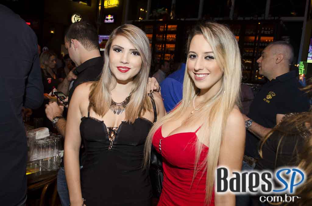 Rolls Rock se apresentou com os grandes clássicos do rock no Bar Charles Edward Rolls Rock se apresentou com os grandes clássicos do rock no Bar Charles Edward