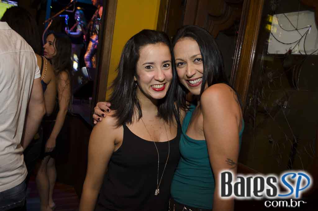 Rolls Rock se apresentou com os grandes clássicos do rock no Bar Charles Edward Rolls Rock se apresentou com os grandes clássicos do rock no Bar Charles Edward