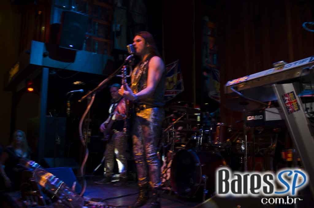 Rolls Rock se apresentou com os grandes clássicos do rock no Bar Charles Edward Rolls Rock se apresentou com os grandes clássicos do rock no Bar Charles Edward