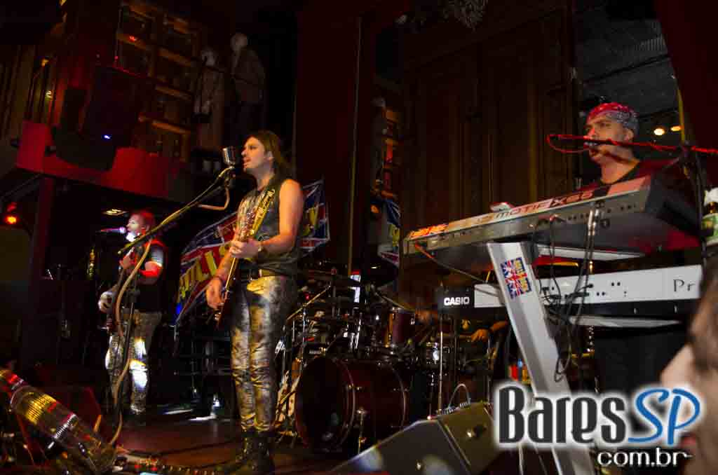 Rolls Rock se apresentou com os grandes clássicos do rock no Bar Charles Edward Rolls Rock se apresentou com os grandes clássicos do rock no Bar Charles Edward