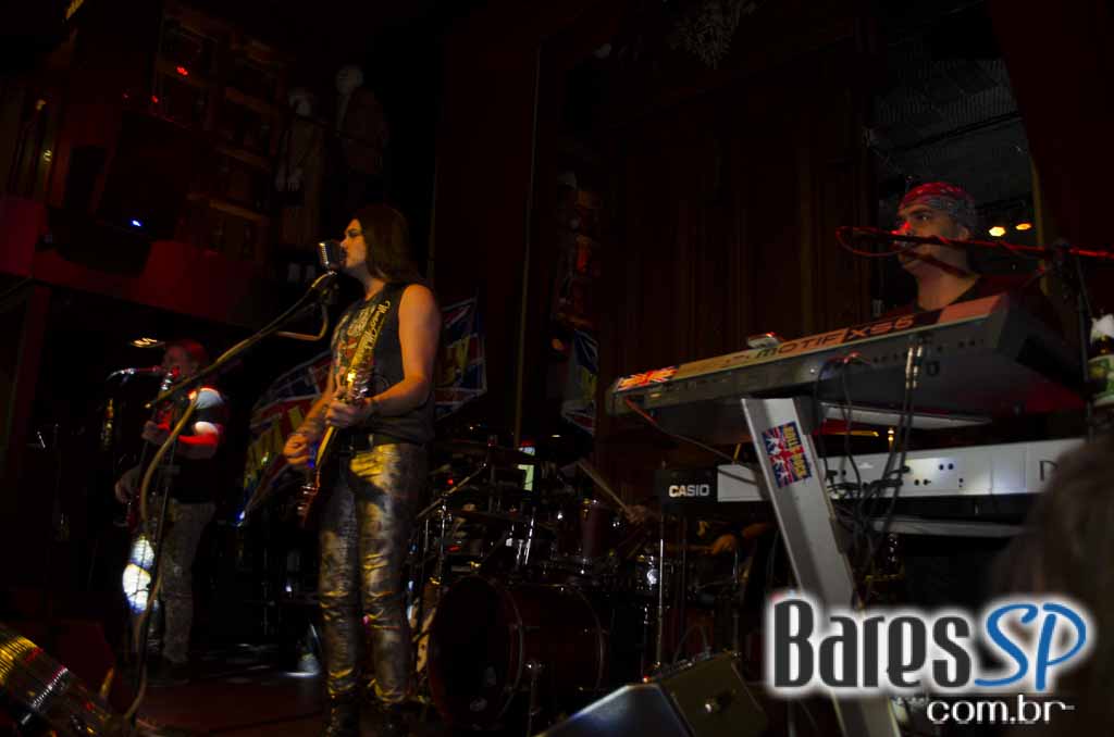 Rolls Rock se apresentou com os grandes clássicos do rock no Bar Charles Edward Rolls Rock se apresentou com os grandes clássicos do rock no Bar Charles Edward