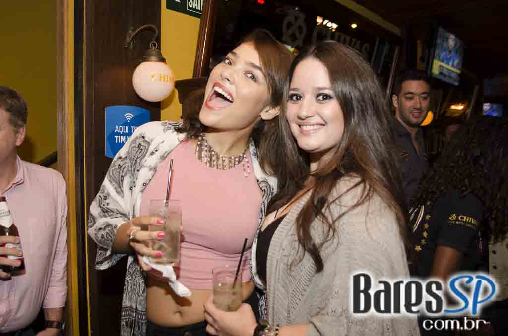 Rolls Rock se apresentou com os grandes clássicos do rock no Bar Charles Edward Rolls Rock se apresentou com os grandes clássicos do rock no Bar Charles Edward