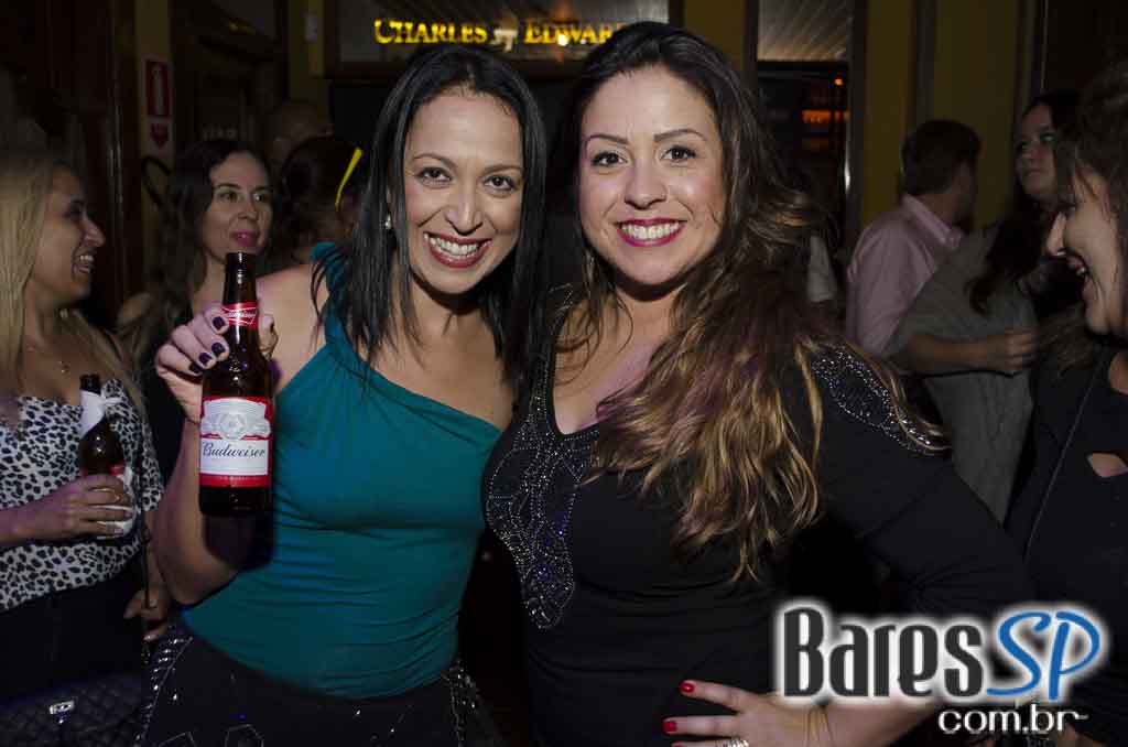 Rolls Rock se apresentou com os grandes clássicos do rock no Bar Charles Edward Rolls Rock se apresentou com os grandes clássicos do rock no Bar Charles Edward