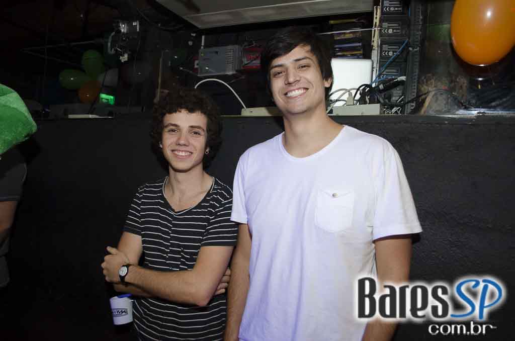 Bandas Interlude, Hey Ladies e Panic Smiths Cover no Morrison Rock Bar Bandas Interlude, Hey Ladies e Panic Smiths Cover no Morrison Rock Bar