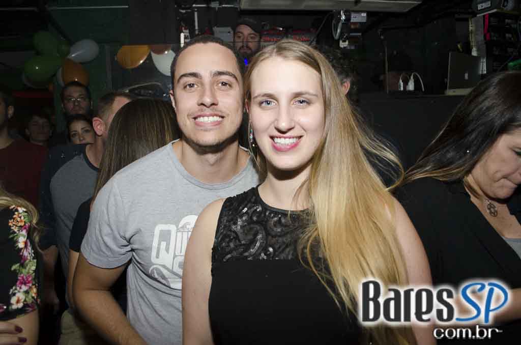 Apresentação da banda Almanak no palco do Morrison Rock Bar Apresentação da banda Almanak no palco do Morrison Rock Bar