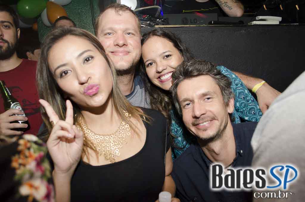 Apresentação da banda Almanak no palco do Morrison Rock Bar Apresentação da banda Almanak no palco do Morrison Rock Bar