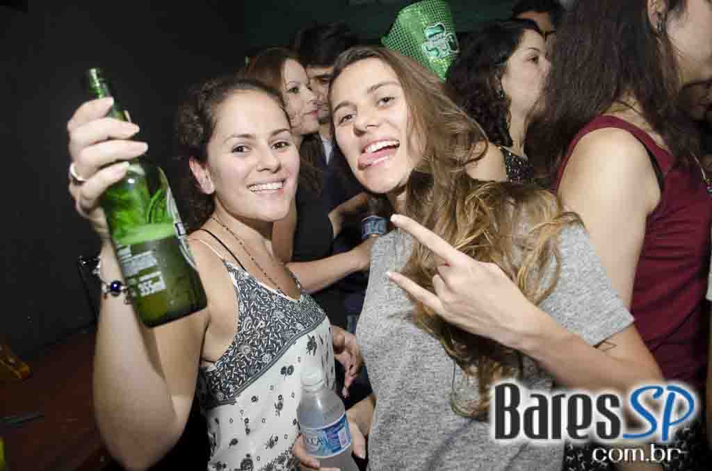 Apresentação da banda Almanak no palco do Morrison Rock Bar Apresentação da banda Almanak no palco do Morrison Rock Bar