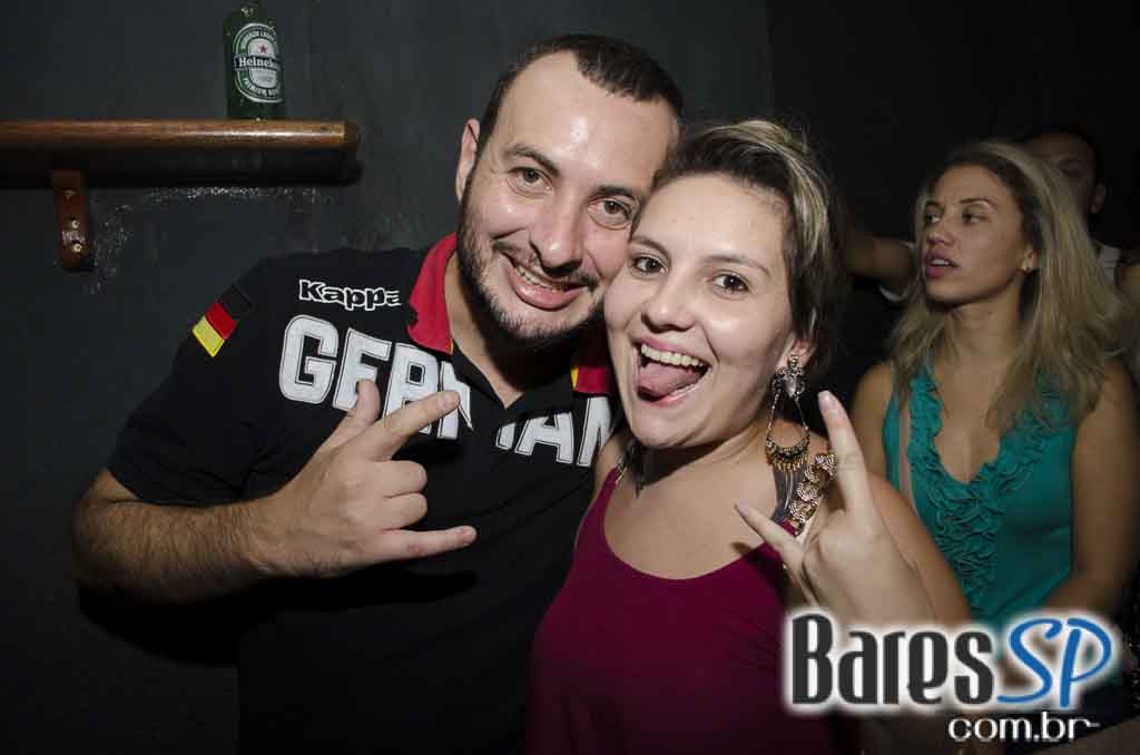 Apresentação da banda Almanak no palco do Morrison Rock Bar Apresentação da banda Almanak no palco do Morrison Rock Bar