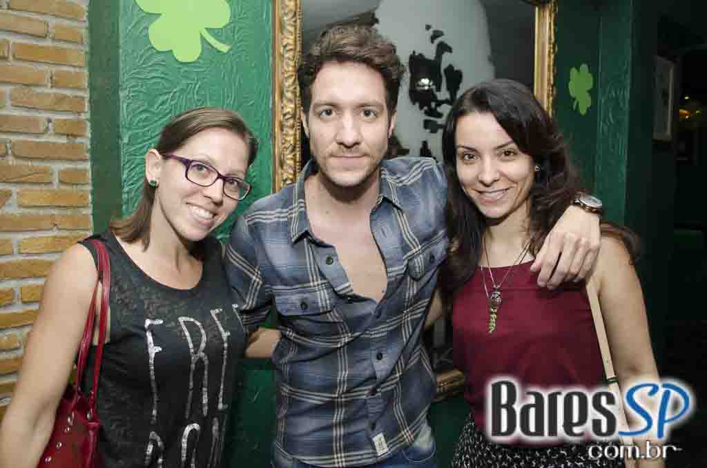 Apresentação da banda Almanak no palco do Morrison Rock Bar Apresentação da banda Almanak no palco do Morrison Rock Bar