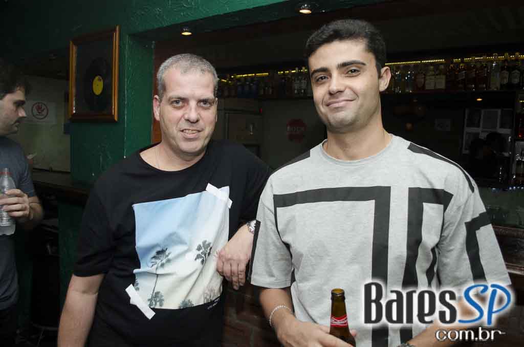 Apresentação da banda Almanak no palco do Morrison Rock Bar Apresentação da banda Almanak no palco do Morrison Rock Bar