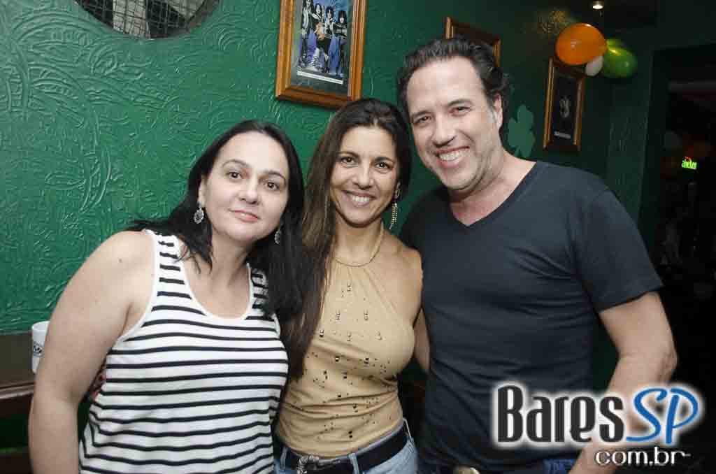 Apresentação da banda Almanak no palco do Morrison Rock Bar Apresentação da banda Almanak no palco do Morrison Rock Bar