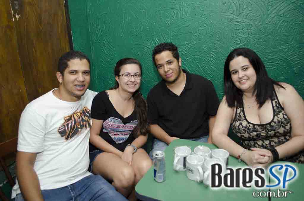 Apresentação da banda Almanak no palco do Morrison Rock Bar Apresentação da banda Almanak no palco do Morrison Rock Bar
