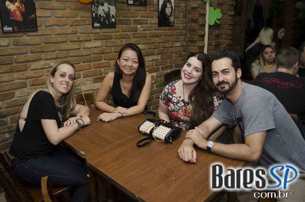 Apresentação da banda Almanak no palco do Morrison Rock Bar Apresentação da banda Almanak no palco do Morrison Rock Bar