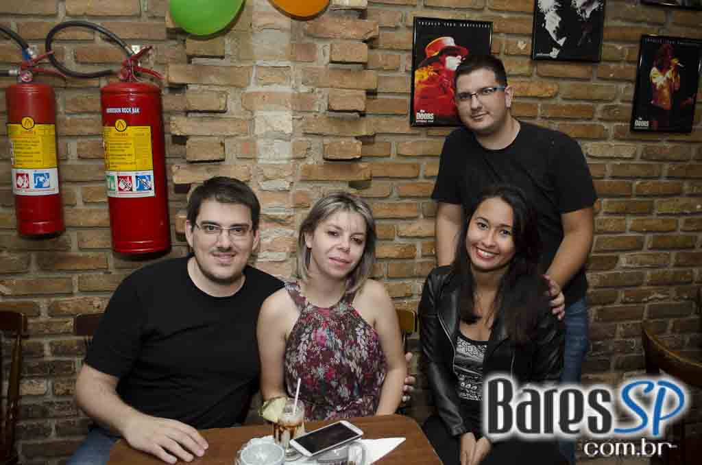 Apresentação da banda Almanak no palco do Morrison Rock Bar Apresentação da banda Almanak no palco do Morrison Rock Bar