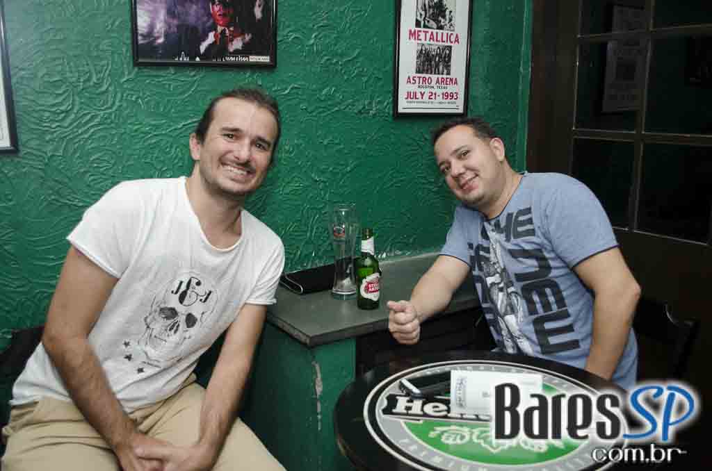 Apresentação da banda Almanak no palco do Morrison Rock Bar Apresentação da banda Almanak no palco do Morrison Rock Bar