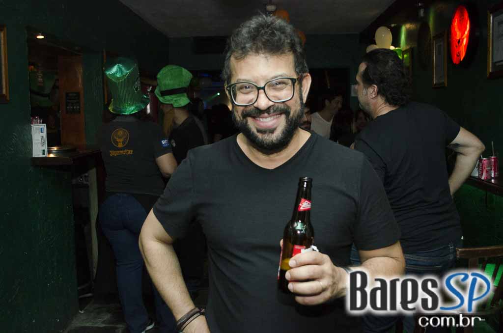 Apresentação da banda Almanak no palco do Morrison Rock Bar Apresentação da banda Almanak no palco do Morrison Rock Bar