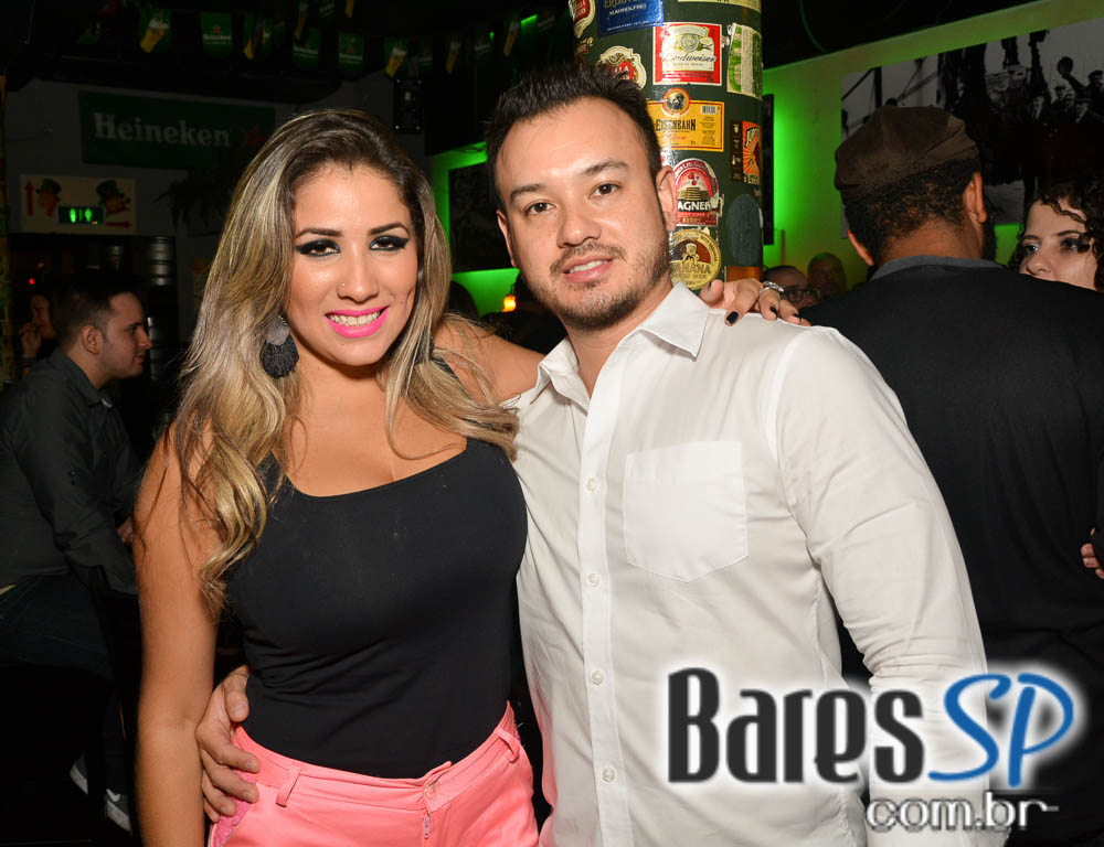 Apresentação da banda The Rocks no palco do St. John's Irish Pub Apresentação da banda The Rocks no palco do St. John's Irish Pub