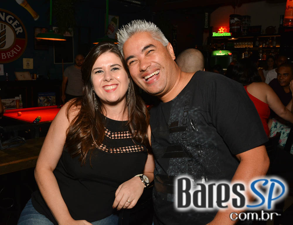 Apresentação da banda The Rocks no palco do St. John's Irish Pub Apresentação da banda The Rocks no palco do St. John's Irish Pub