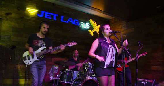 Banda Vih comandou a noite com muito pop rock no Jet Lag Pub