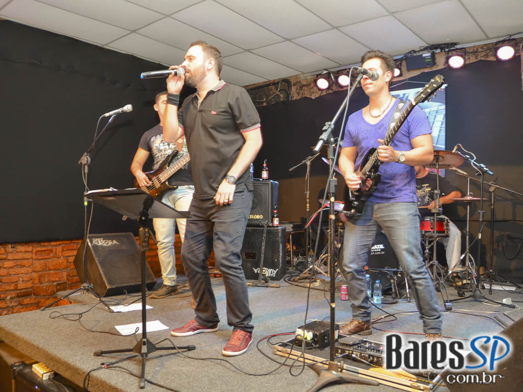 Bandas de rock animaram o sábado com muito rock no Café Aurora Bandas de rock animaram o sábado com muito rock no Café Aurora