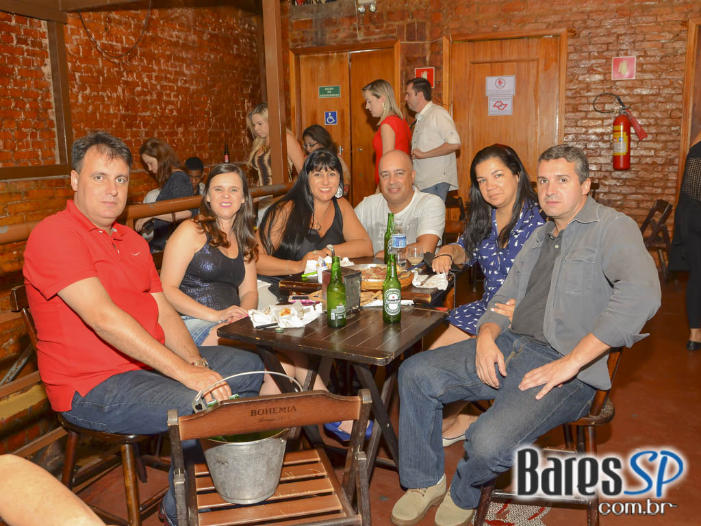 Bandas de rock animaram o sábado com muito rock no Café Aurora Bandas de rock animaram o sábado com muito rock no Café Aurora