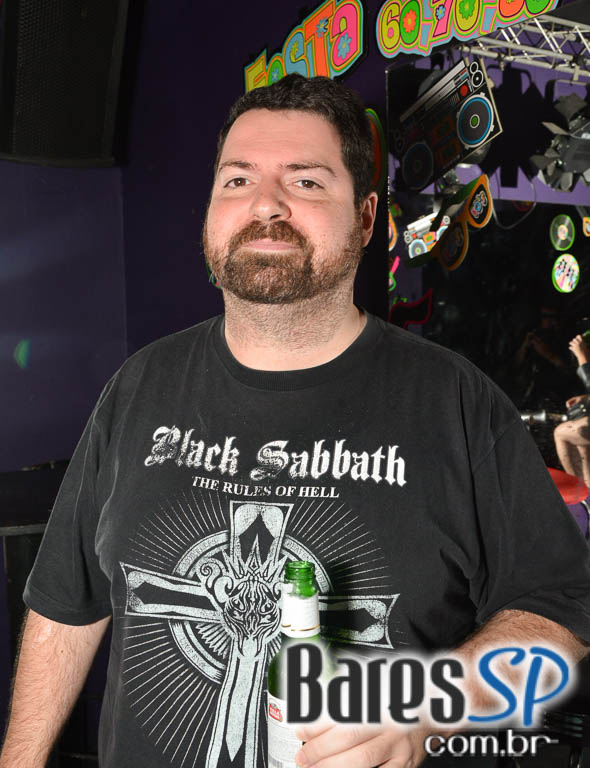 Festa de 5 anos do Poison Bar e Balada com DJs Demoh e Cesar Goulart no sábado Festa de 5 anos do Poison Bar e Balada com DJs Demoh e Cesar Goulart no sábado