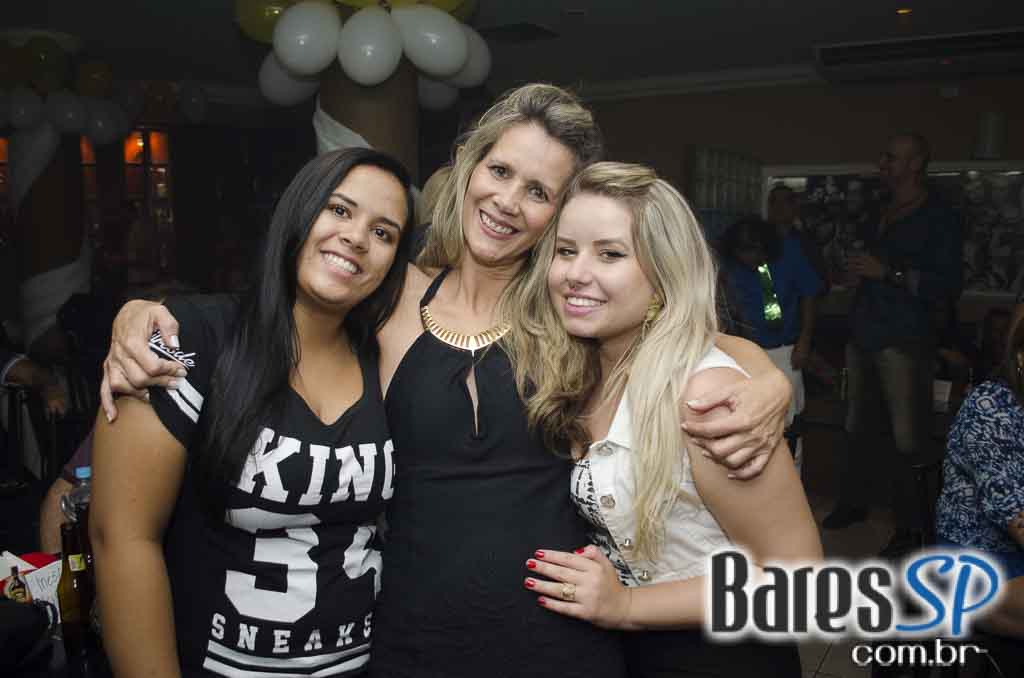 Banda Underrock animou a noite do Memphis Rock Bar com clássicos do rock Banda Underrock animou a noite do Memphis Rock Bar com clássicos do rock