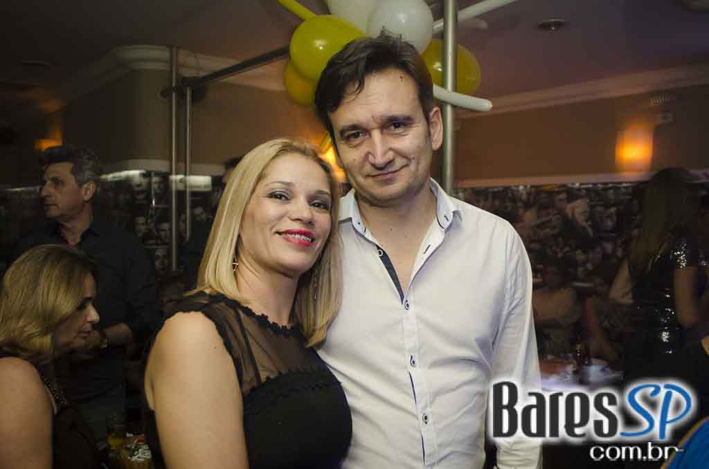 Banda Underrock animou a noite do Memphis Rock Bar com clássicos do rock Banda Underrock animou a noite do Memphis Rock Bar com clássicos do rock