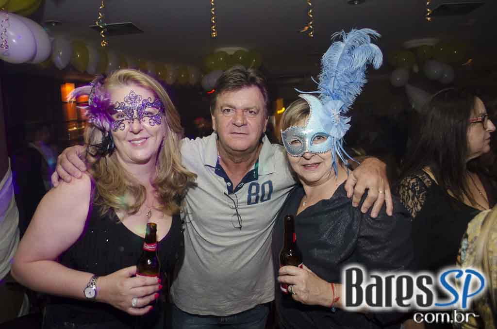 Banda Underrock animou a noite do Memphis Rock Bar com clássicos do rock Banda Underrock animou a noite do Memphis Rock Bar com clássicos do rock