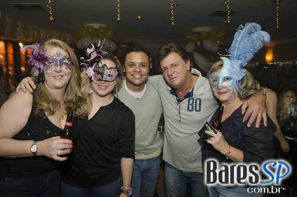 Banda Underrock animou a noite do Memphis Rock Bar com clássicos do rock Banda Underrock animou a noite do Memphis Rock Bar com clássicos do rock