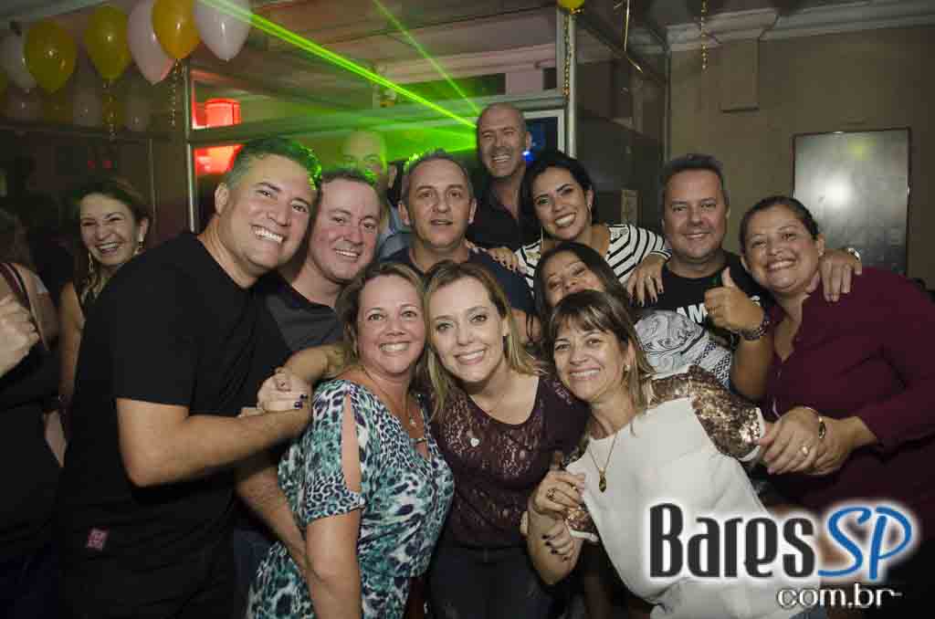 Banda Underrock animou a noite do Memphis Rock Bar com clássicos do rock Banda Underrock animou a noite do Memphis Rock Bar com clássicos do rock