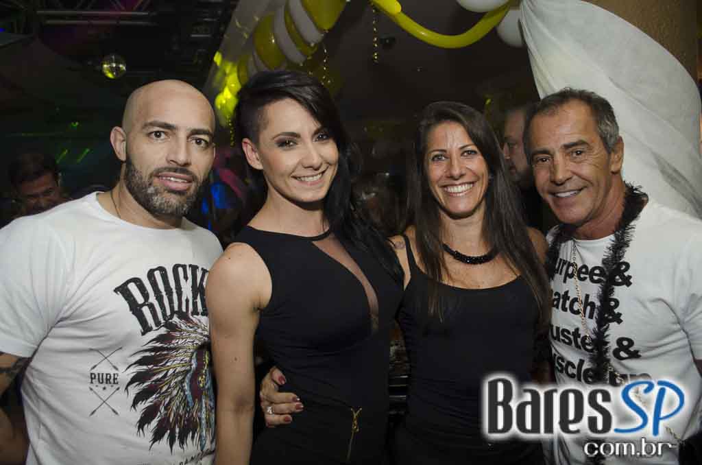 Banda Underrock animou a noite do Memphis Rock Bar com clássicos do rock Banda Underrock animou a noite do Memphis Rock Bar com clássicos do rock