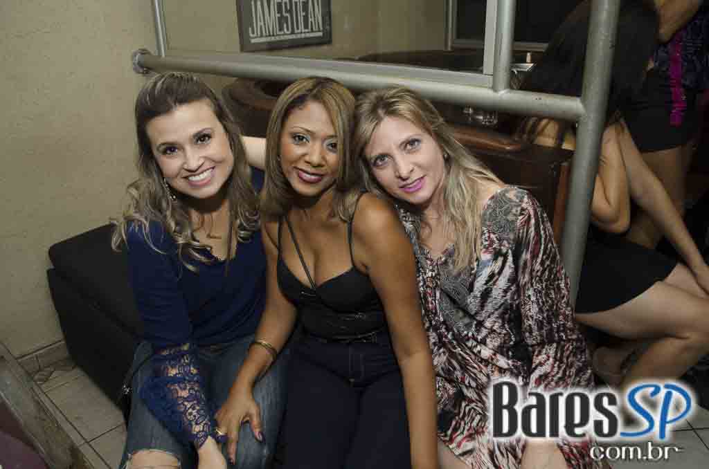 Banda Underrock animou a noite do Memphis Rock Bar com clássicos do rock Banda Underrock animou a noite do Memphis Rock Bar com clássicos do rock