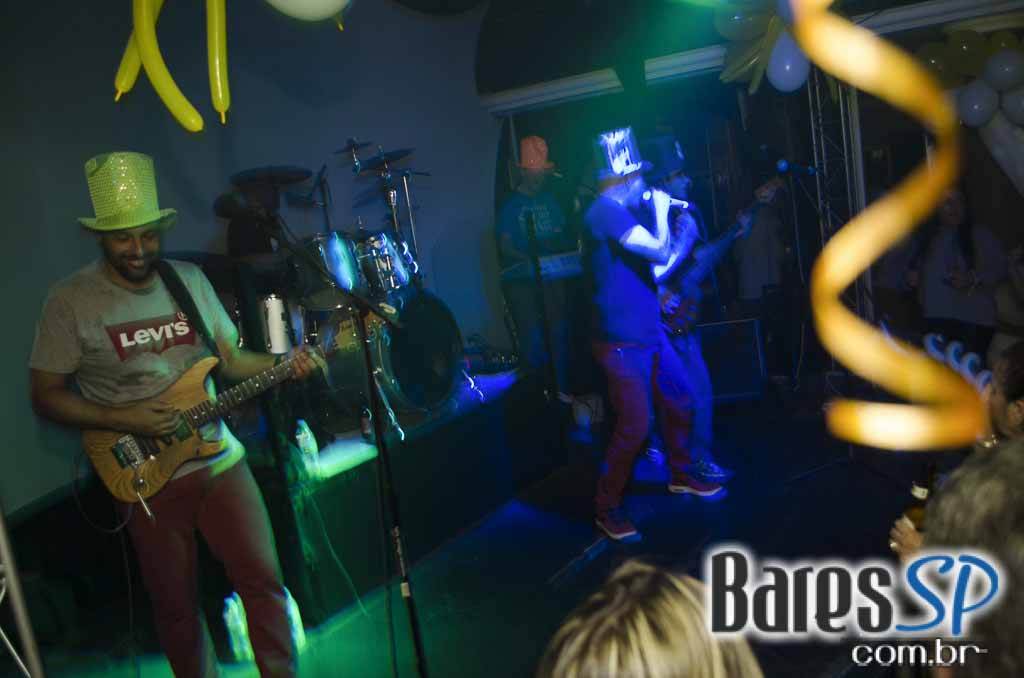 Banda Underrock animou a noite do Memphis Rock Bar com clássicos do rock Banda Underrock animou a noite do Memphis Rock Bar com clássicos do rock