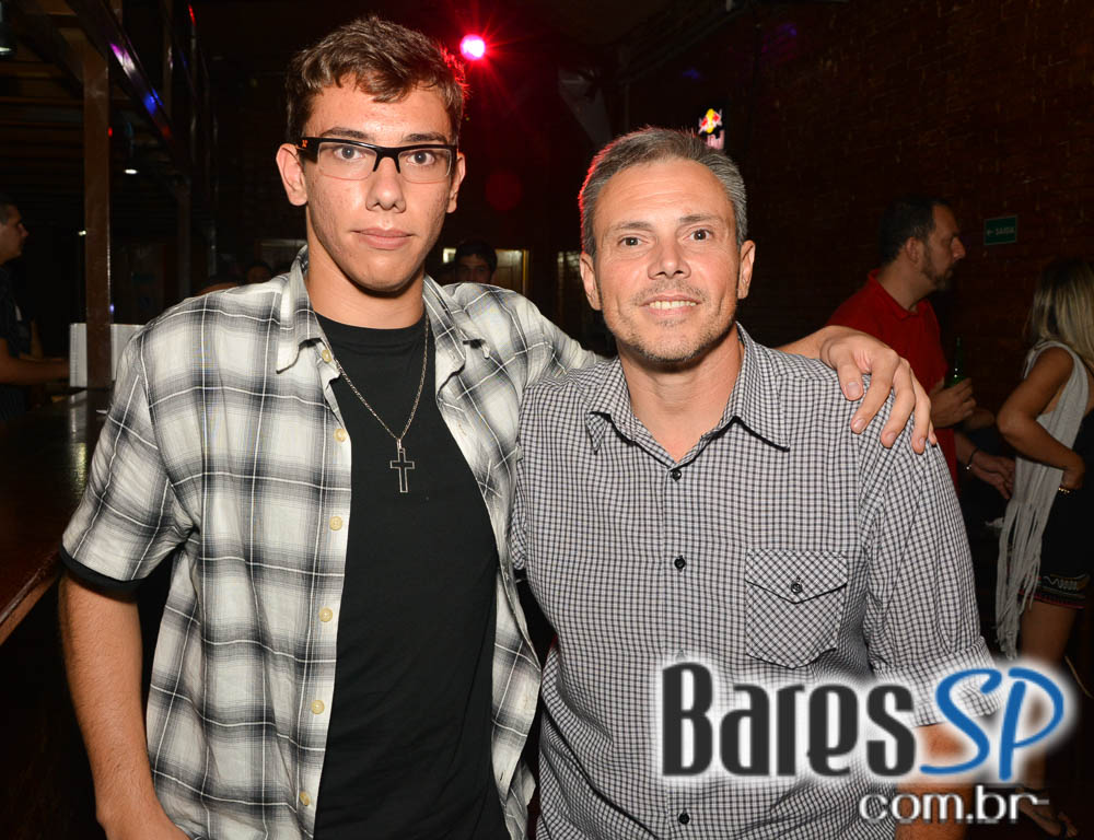 Banda Khris N Rock, Os Spoilers e convidados agitaram o palco do Café Aurora Banda Khris N Rock, Os Spoilers e convidados agitaram o palco do Café Aurora