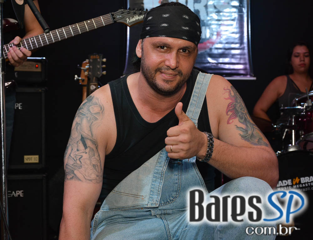 Banda Khris N Rock, Os Spoilers e convidados agitaram o palco do Café Aurora Banda Khris N Rock, Os Spoilers e convidados agitaram o palco do Café Aurora