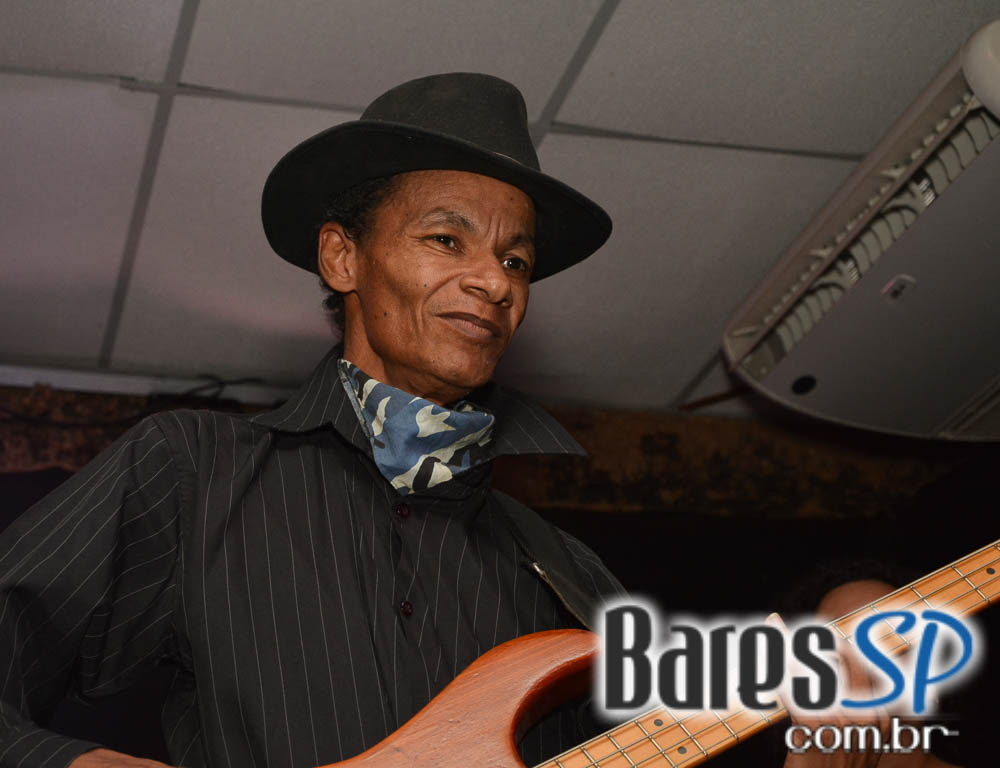 Banda Khris N Rock, Os Spoilers e convidados agitaram o palco do Café Aurora Banda Khris N Rock, Os Spoilers e convidados agitaram o palco do Café Aurora